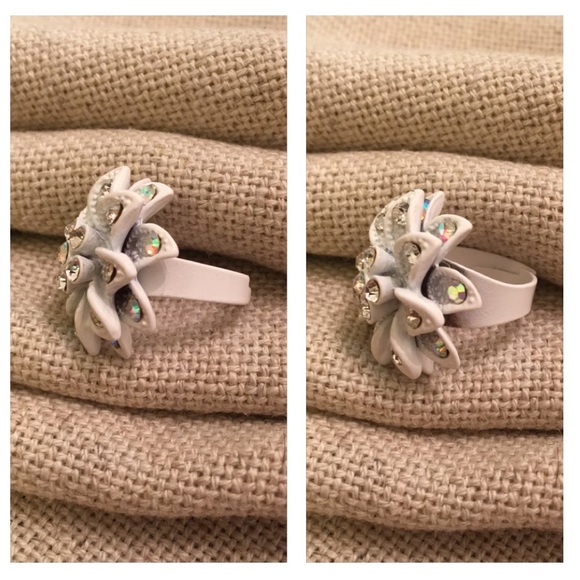 Vintage White Flower Enamel & Rhinestone Adjustable Ring - Picture 10 of 15